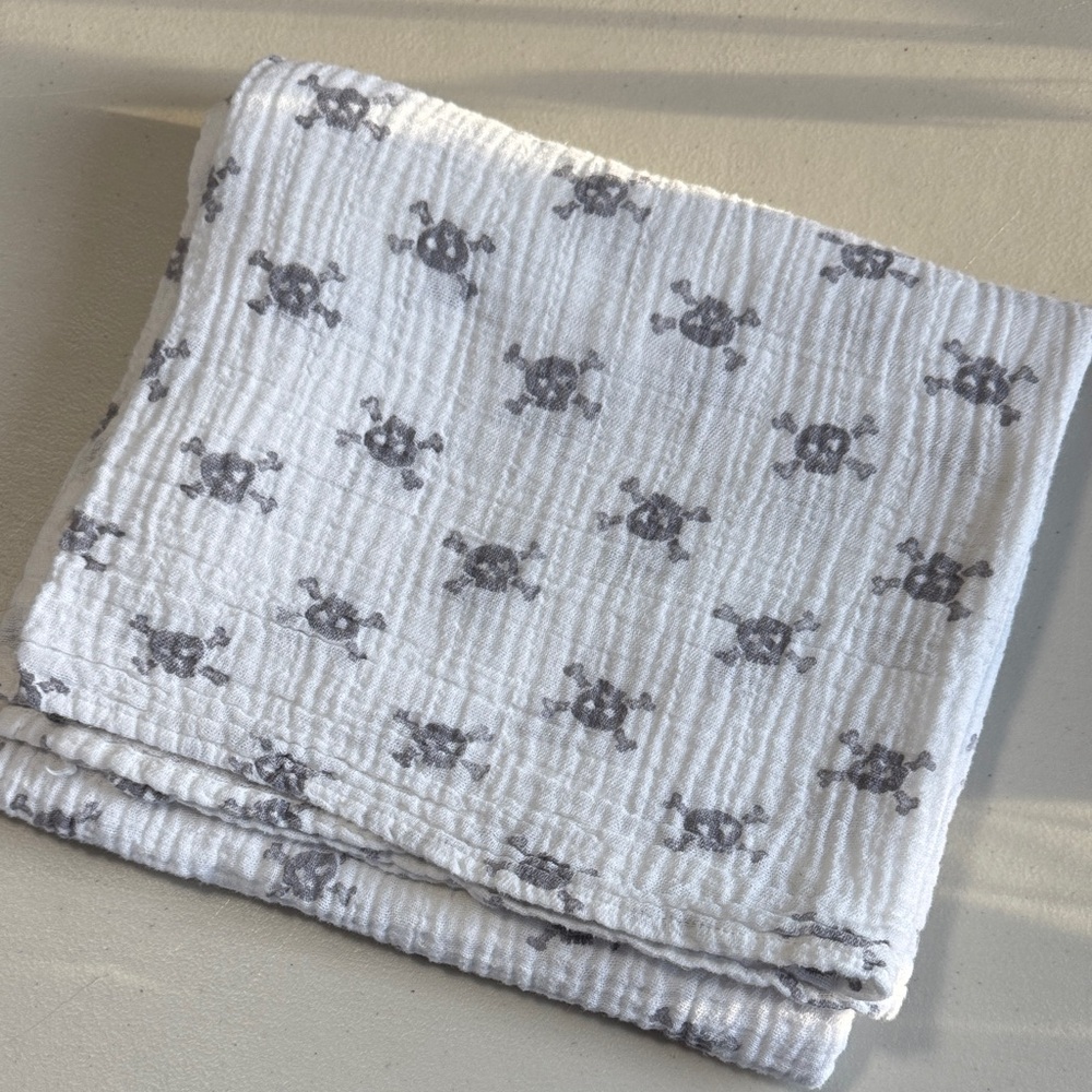 aden + anais White and Gray Skull Muslin Blanket